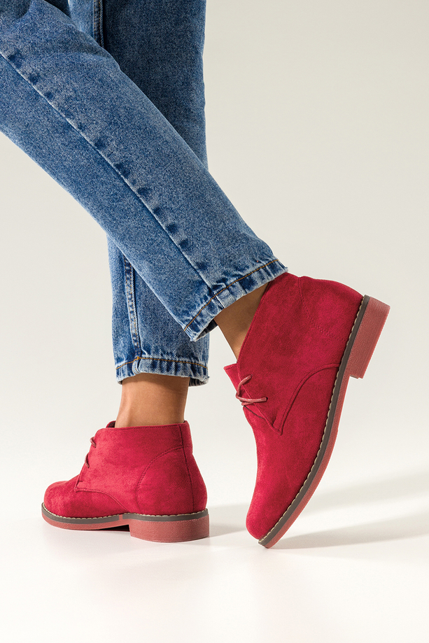 Czerwone botki damskie na płaskiej podeszwie z przeszyciami sznurowane Casu 8997-5