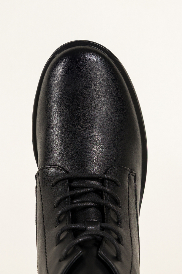 Czarne botki skórzane damskie Sergio Leone na szerokim klocku wycięta cholewka sznurowane YG74560-H