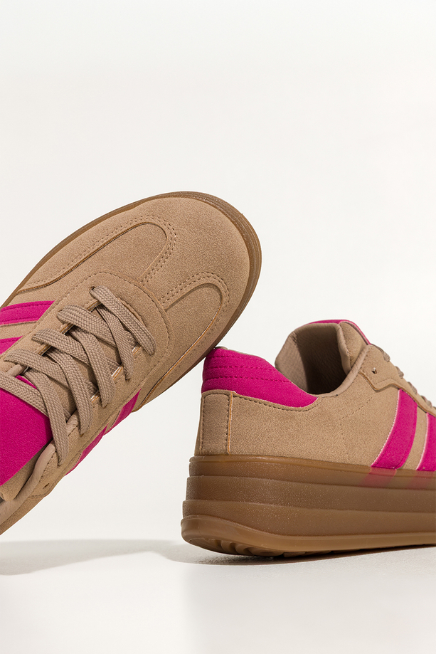 Ciemnobeżowe sneakersy damskie buty sportowe na platformie różowe wstawki sznurowane Casu 22330-7