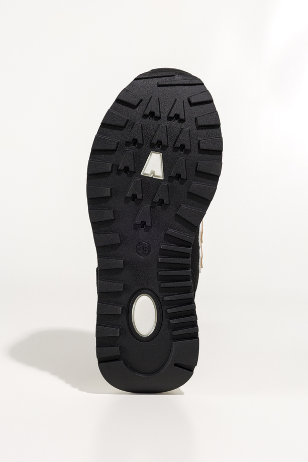 Czarne sneakersy damskie buty sportowe z perforacją na białej platformie beżowe wstawki  sznurowane Casu BB-864