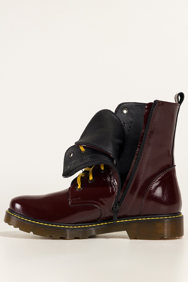 Bordowe botki skórzane damskie lakierowane glany na bieżnikowanej podeszwie z przeszyciami sznurowane PRODUKT POLSKI Casu 7293-ELTZ