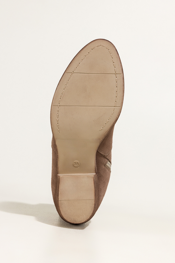 Ciemnobeżowe botki skórzane damskie kowbojki na szerokim ściętym klocku guma w cholewce PRODUKT POLSKI Casu 39455