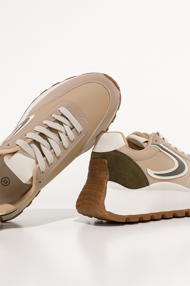 Beżowe sneakersy damskie buty sportowe na bieżnikowanej platformie sznurowane kremowe wstawki Casu 3969