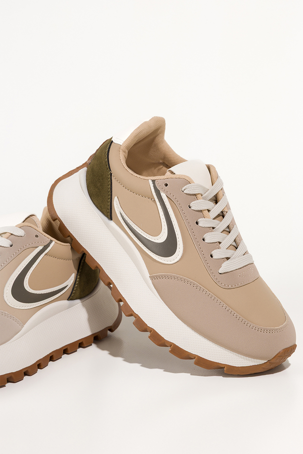 Beżowe sneakersy damskie buty sportowe na bieżnikowanej platformie sznurowane kremowe wstawki Casu 3969