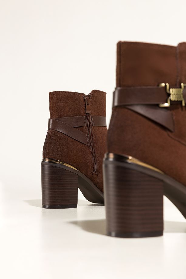 Czekoladowe botki skórzane damskie Sergio Leone na słupku pasek ze złotą ozdobą YG74615-H