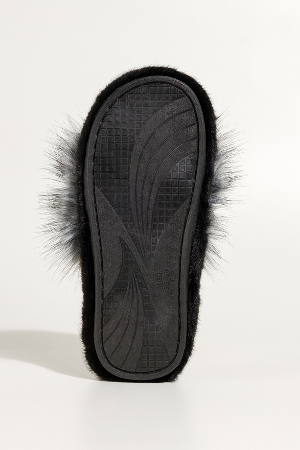 Szare kapcie damskie obuwie domowe futrzane szeroki pasek z długim włosiem Casu UO965