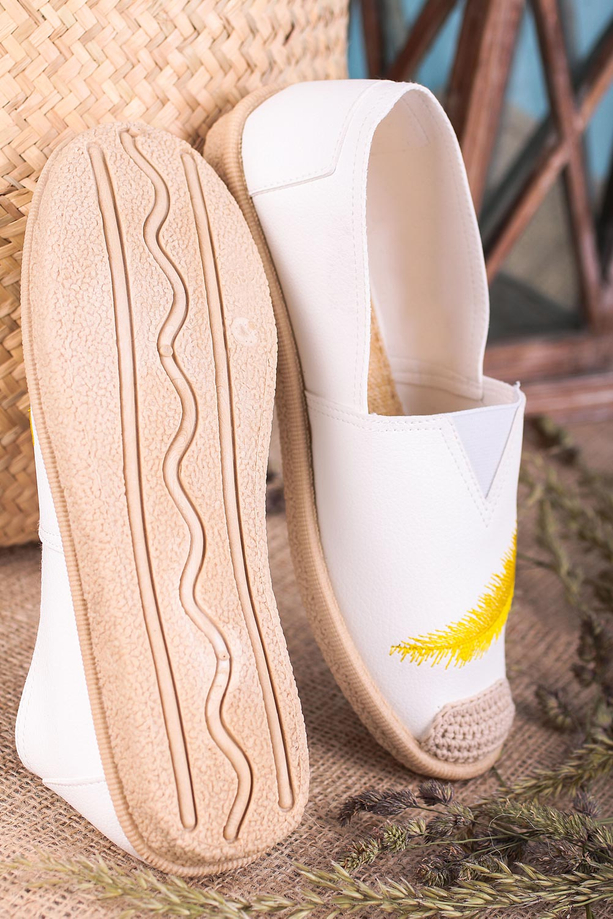 Białe espadryle Casu slip on z piórkiem XX88-01