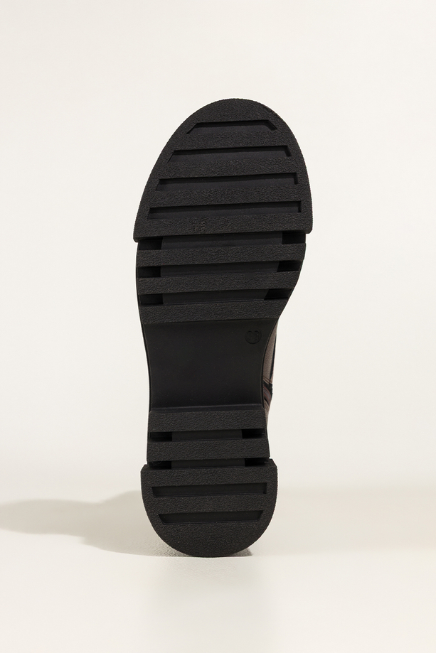 Czekoladowe botki skórzane damskie na bieżnikowanej platformie sznurowane PRODUKT POLSKI Casu 8258