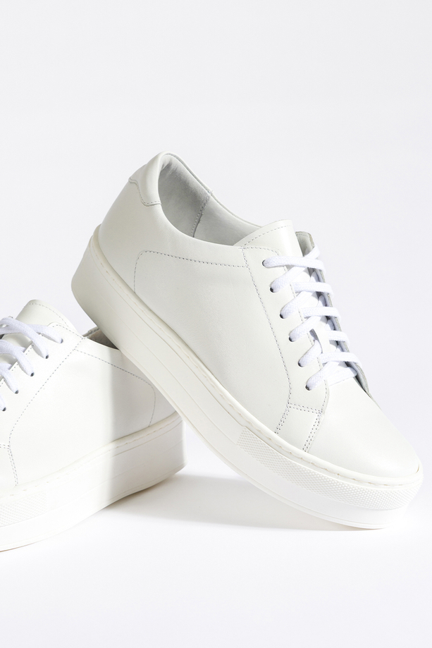 Białe sneakersy skórzane damskie creepersy sznurowane PRODUKT POLSKI Casu 2691