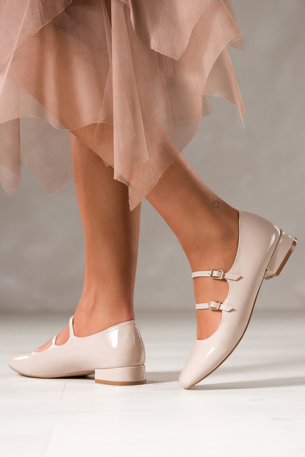 Jasnobeżowe baleriny damskie lakierowane Mary Jane z paskami niski obcas klocek Carla ZR84K