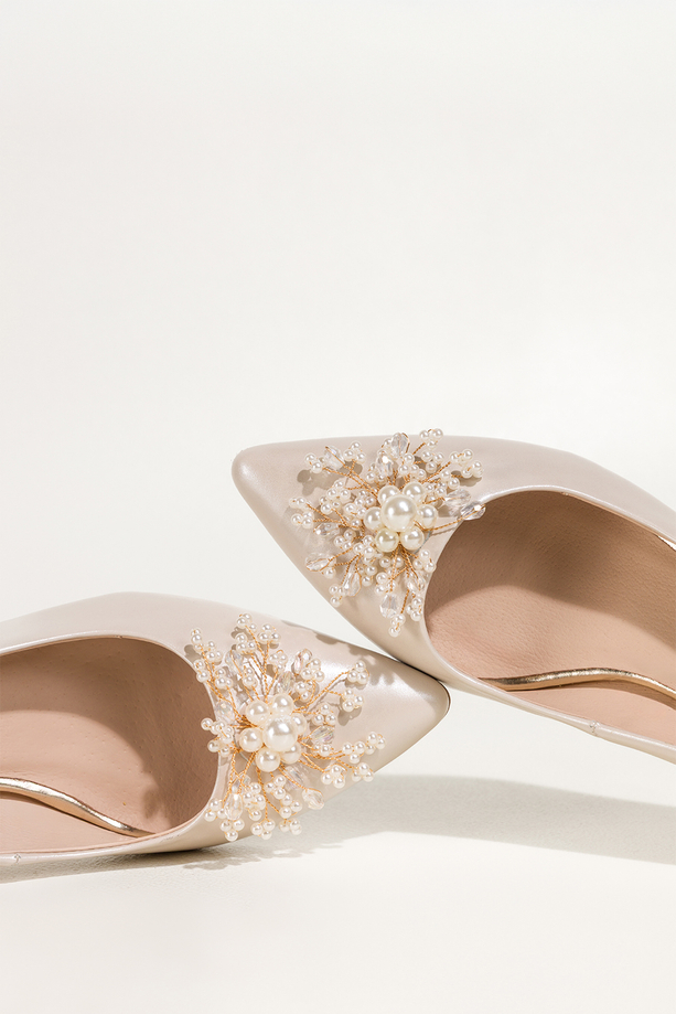 Beżowe czółenka skórzane damskie z perłową powłoką ozdoba z perełek i kryształków PRODUKT POLSKI Casu 6923-853