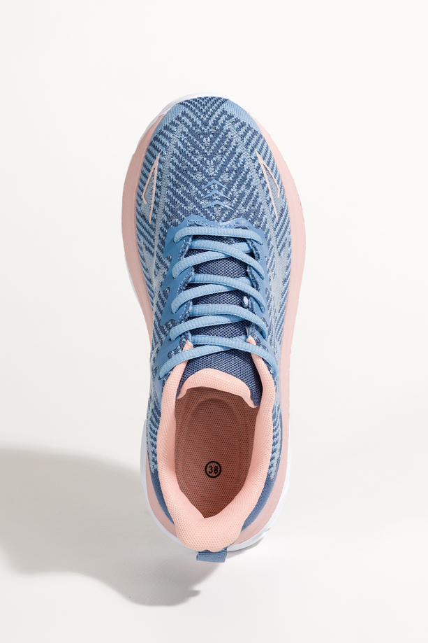 Niebieskie sneakersy damskie buty sportowe do biegania na białej platformie ze żłobieniami różowe wstawki sznurowane Casu M015-2