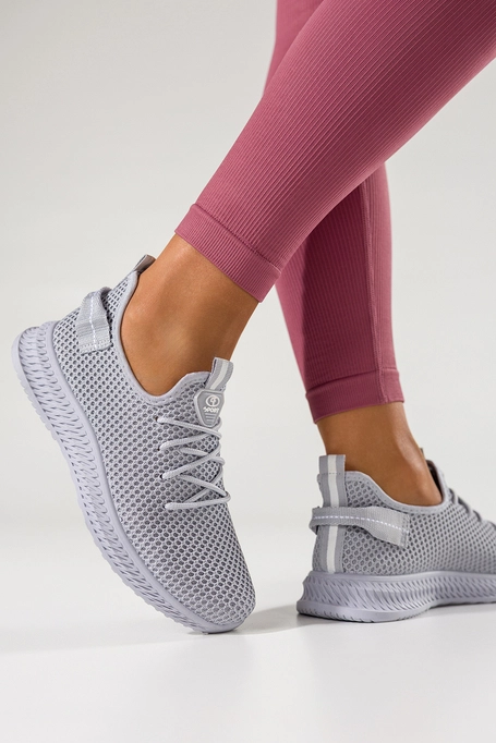 Szare buty sportowe damskie na fitness sneakersy na elastycznej podeszwie z perforacją sznurowane Carla NB726