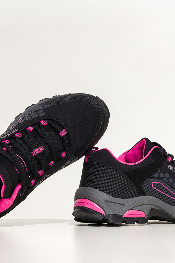 Czarne buty trekkingowe damskie sznurowane z różowymi wstawkami softshell Casu Y8187-1
