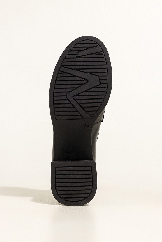 Czarne mokasyny skórzane damskie na szerokim klocku ozdobny pasek PRODUKT POLSKI Casu 2762