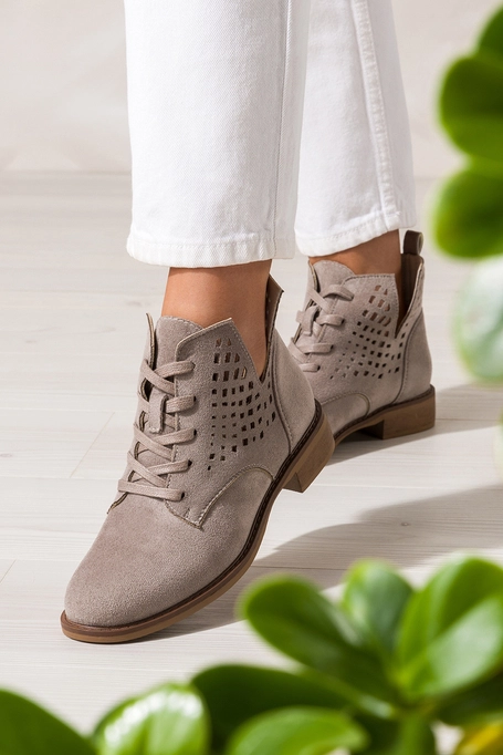 Szare botki damskie ażurowe z wycięciami sznurowane Casu JW25X15-T