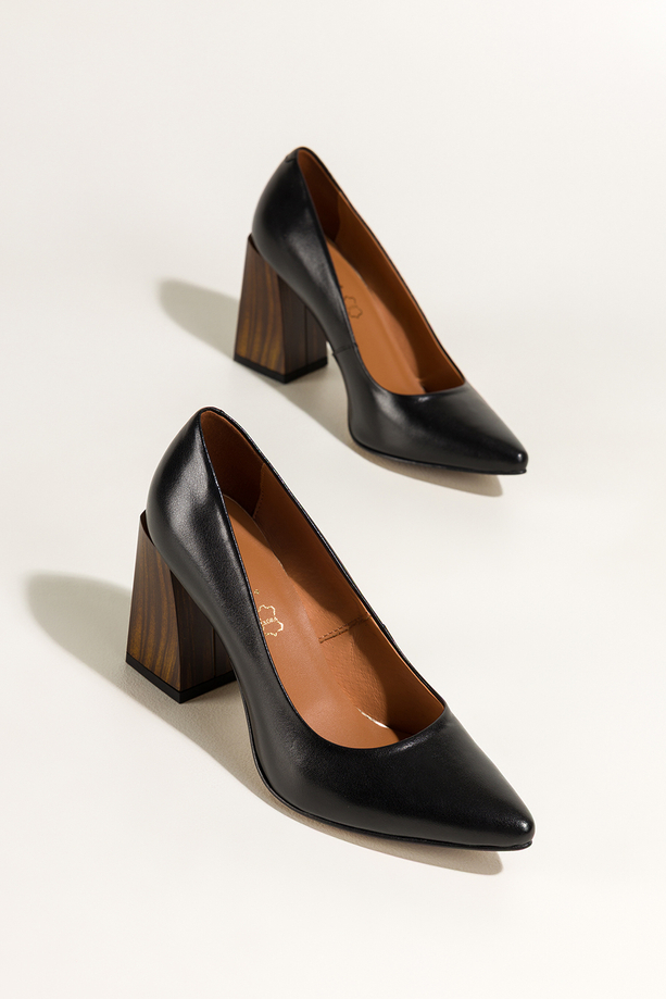 Czarne czółenka skórzane damskie na ozdobnym brązowym klocku PRODUKT POLSKI Casu 7640-899-DWM