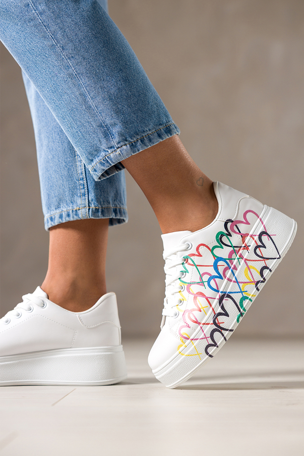 Białe sneakersy damskie buty sportowe na platformie z kolorowymi sercami sznurowane Casu YL-869