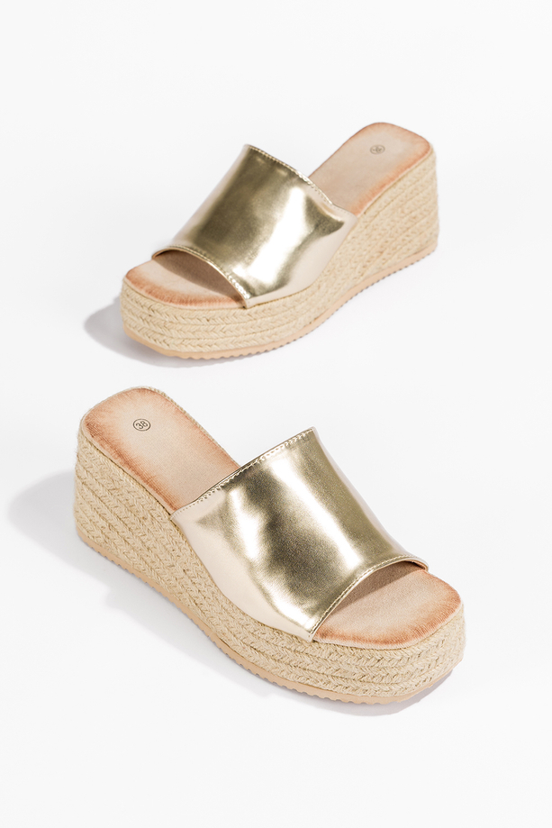 Złote klapki damskie espadryle na koturnie Carla 100-401