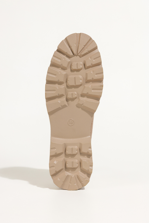 Beżowe mokasyny damskie półbuty na bieżnikowanej platformie ozdobny pasek ze złotą klamrą Casu G339K