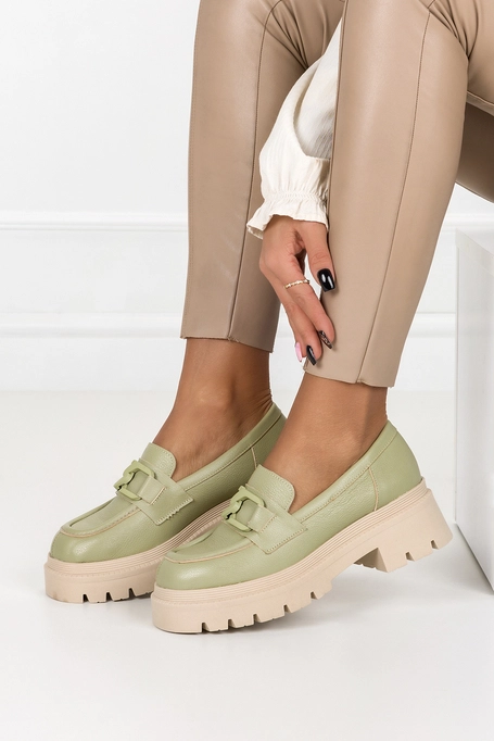 Pistacjowe mokasyny skórzane na platformie z łańcuchem PRODUKT POLSKI Casu 20127