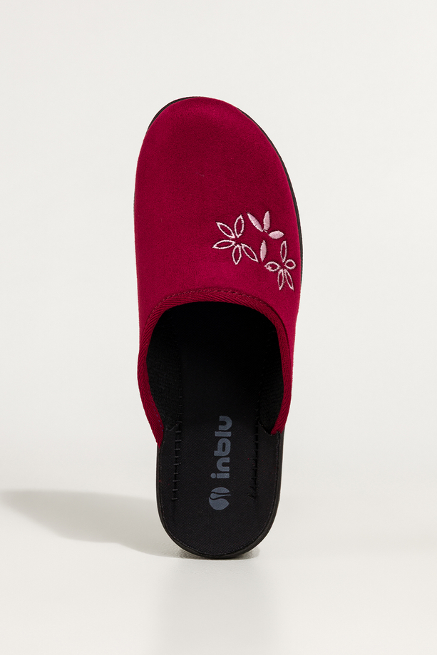 Bordowe kapcie damskie Inblu obuwie domowe z haftowanymi kwiatami XF99994S