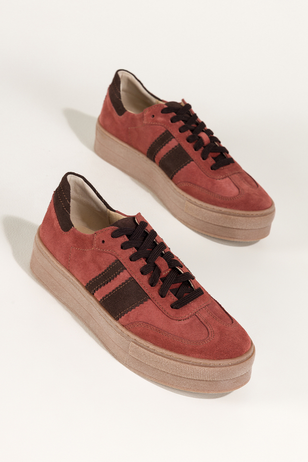 Rude sneakersy skórzane damskie buty sportowe na platformie z czekoladowymi wstawkami sznurowane PRODUKT POLSKI Casu M8707