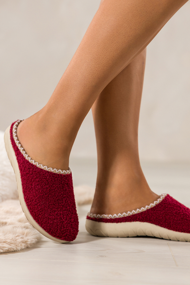 Bordowe kapcie damskie Inblu obuwie domowe z materiału typu baranek z ozdobną lamówką wkładka soft VG969299