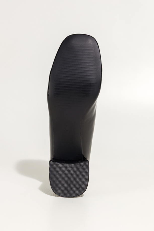 Czarne czółenka damskie lakierowane Mary Jane z paskami obcas klocek Carla ZR83K