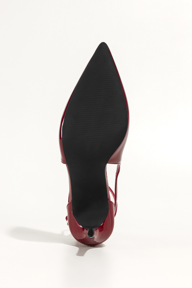 Bordowe czółenka damskie lakierowane szpilki wycięcia na cholewce pasek wokół kostki Carla 641-8