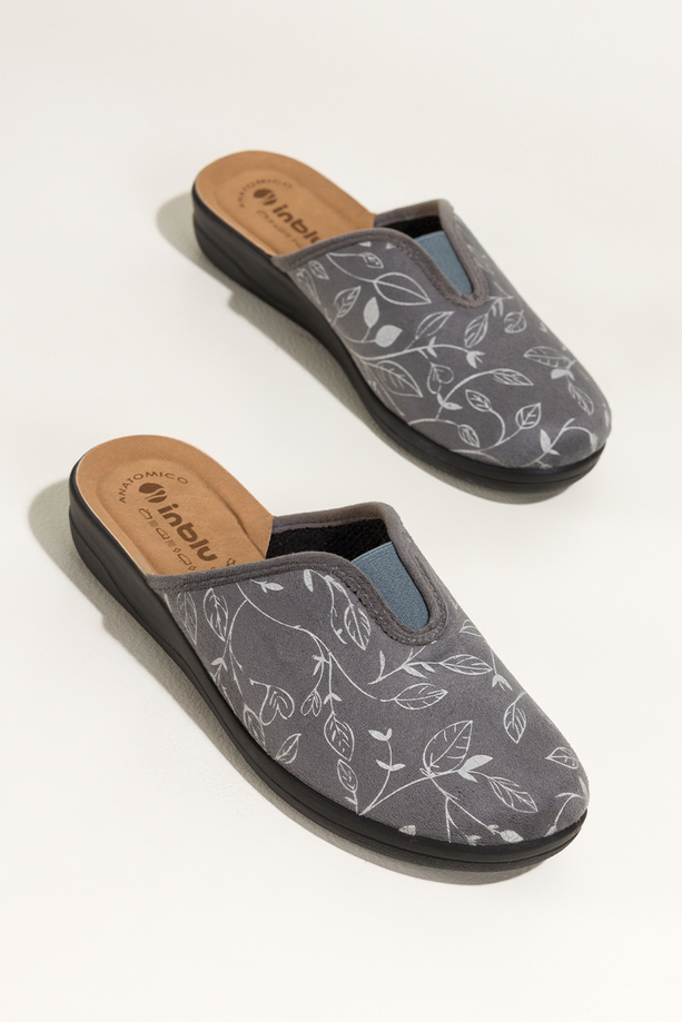 Szare kapcie damskie Inblu obuwie domowe guma w cholewce wzór liści wkładka soft XU999950