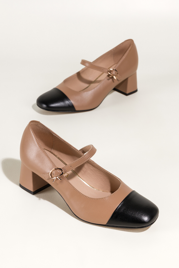 Beżowe czółenka skórzane damskie Mary Jane z paskiem na niskim klocku czarny nosek PRODUKT POLSKI Casu 7153-899-794