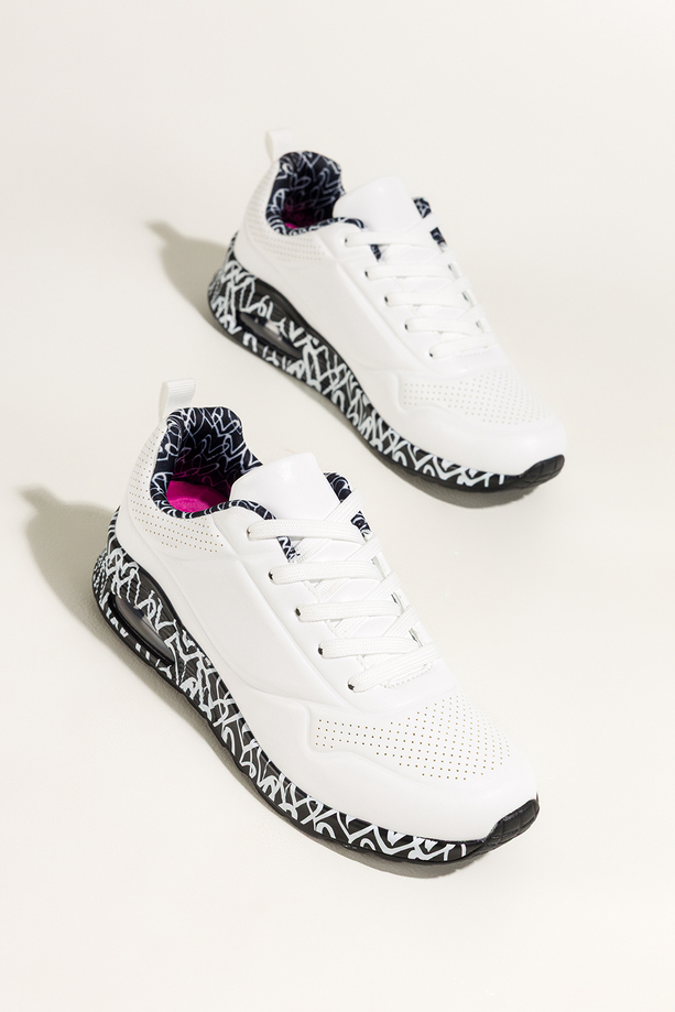 Białe sneakersy damskie buty sportowe na czarnym koturnie z wzorem sznurowane Casu 0996-4