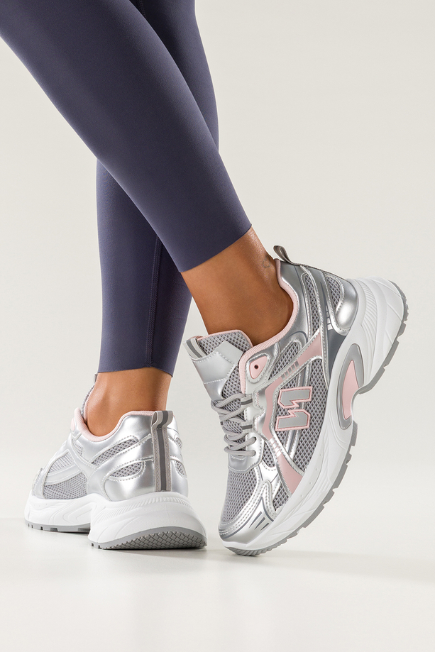 Srebrne sneakersy damskie buty sportowe z perforacją na białej bieżnikowanej platformie szare i różowe wstawki sznurowane Casu BB-853