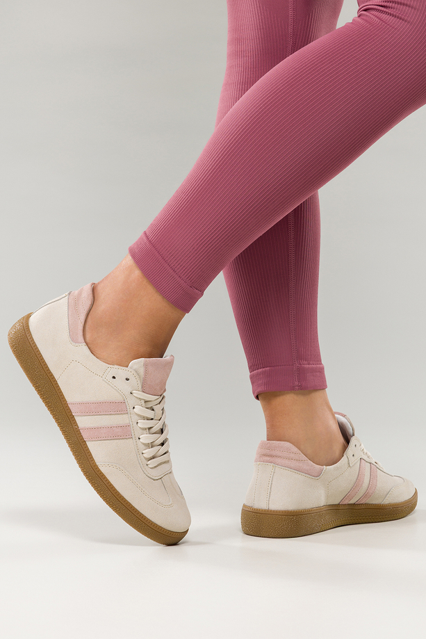 Kremowe sneakersy skórzane damskie buty sportowe z różowymi wstawkami sznurowane PRODUKT POLSKI Casu N1068