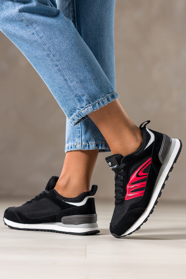 Czarne sneakersy damskie buty sportowe na żłobionej podeszwie sznurowane czerwone wstawki Casu 7398-2D