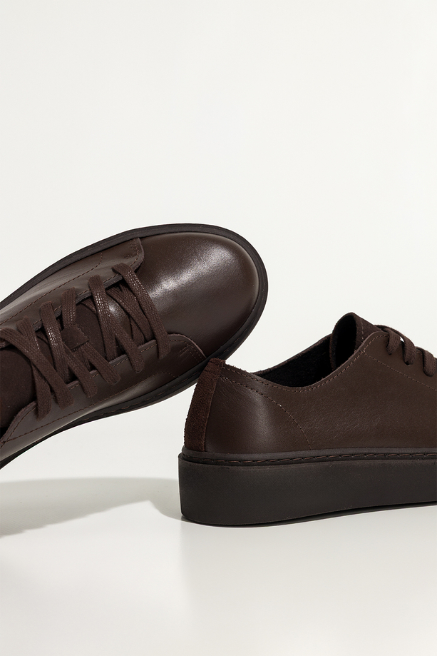 Czekoladowe trampki skórzane damskie sneakersy na platformie sznurowane PRODUKT POLSKI Casu 8855