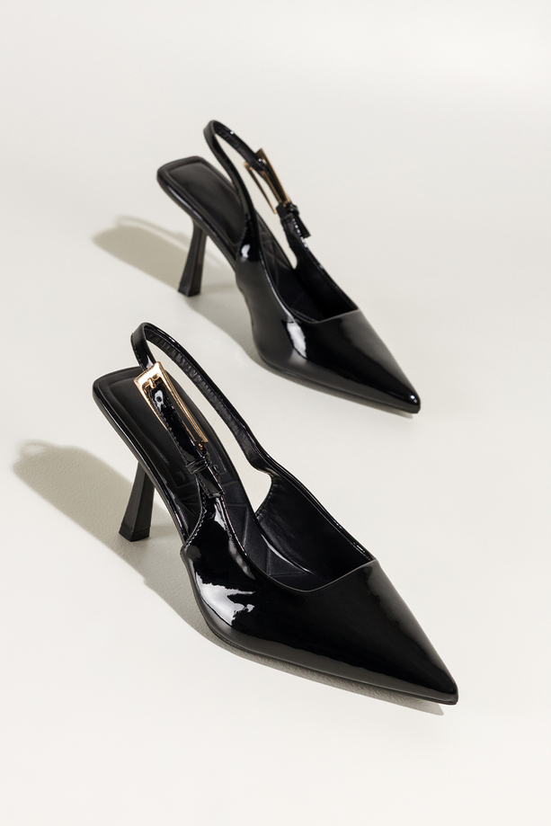 Czarne czółenka damskie lakierowane szpilki z odkrytą piętą obcas kieliszek Carla 496-61