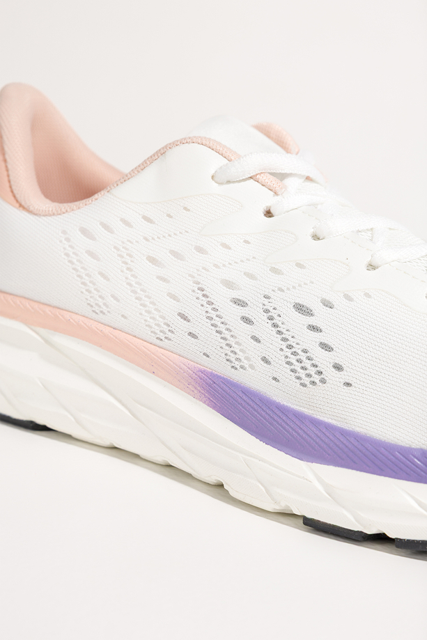 Białe sneakersy damskie buty sportowe do biegania na białej platformie ze żłobieniami łososiowe wstawki sznurowane Casu BC109