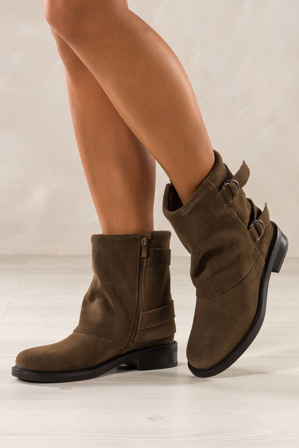 Brązowe botki skórzane damskie z szeroką cholewką Sergio Leone niski obcas regulowane paski na cholewce YG74443-H