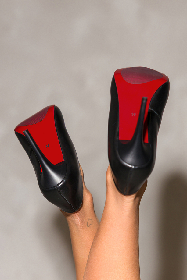 Czarne szpilki skórzane damskie z czerwoną podeszwą PRODUKT POLSKI Casu 7720-899