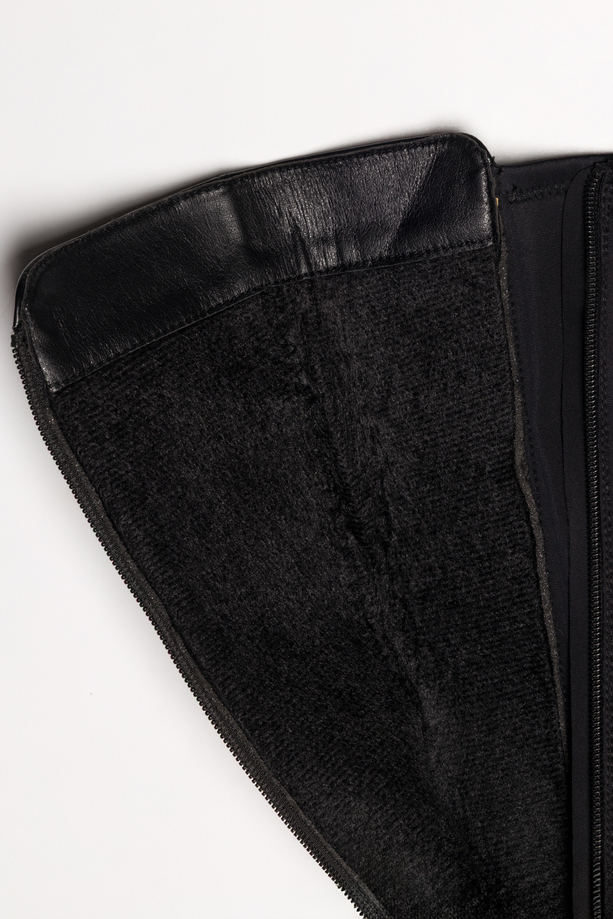 Czarne kozaki damskie na klocku elastyczna cholewka pasek ze stalową ozdobą Casu D728-8