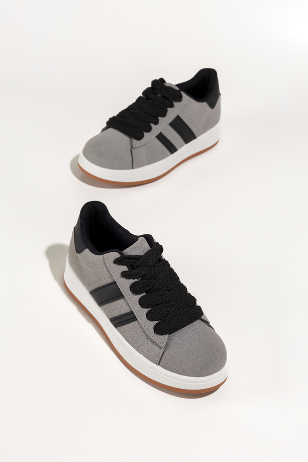 Szare sneakersy damskie buty sportowe na białej platformie sznurowane czarne wstawki Casu Z-876