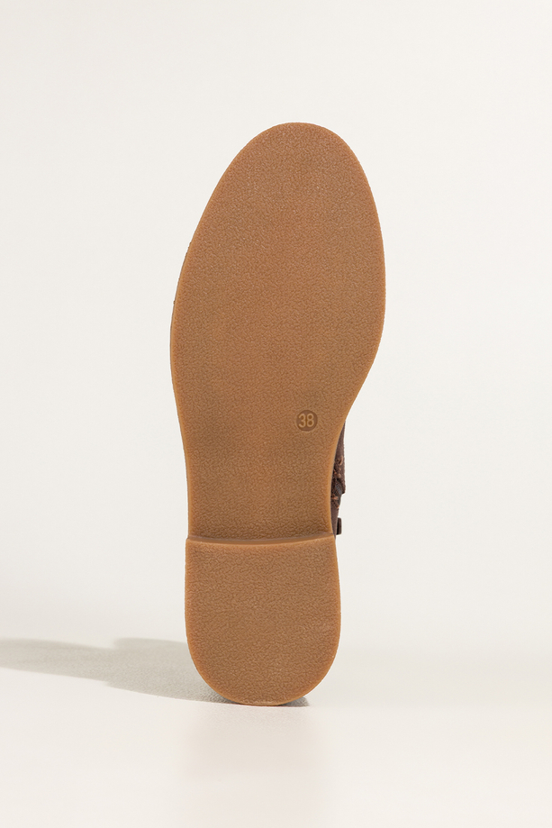 Czekoladowe botki damskie ażurowe na płaskiej podeszwie z przeszyciami wycięta cholewka Carla Z7094-8