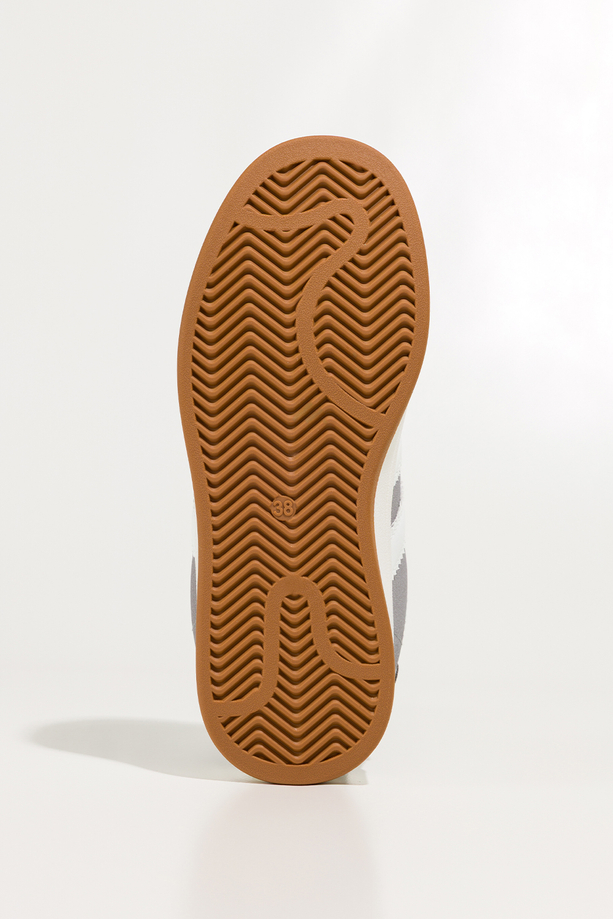 Szare sneakersy damskie buty sportowe na platformie sznurowane białe wstawki Casu 22367-5