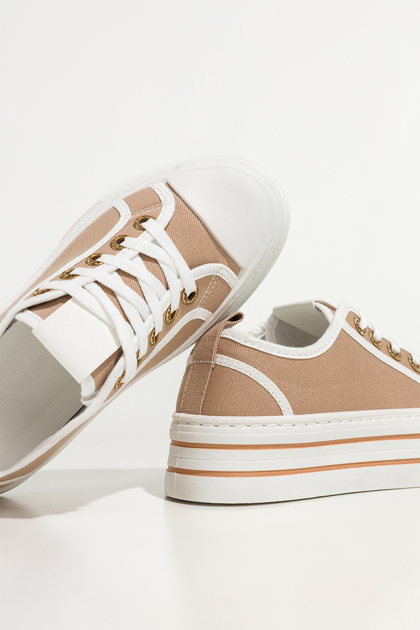 Beżowe trampki damskie sneakersy na platformie ozdobne oczka z cyrkoniami sznurowane Carla 9150
