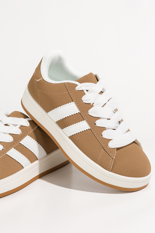 Beżowe sneakersy damskie buty sportowe na platformie sznurowane białe wstawki Casu 77632-2