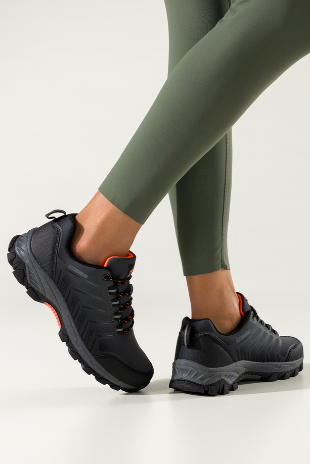 Szare buty trekkingowe damskie buty sportowe softshell na bieżnikowanej podeszwie pomarańczowe wstawki sznurowane Carla EY82933-3