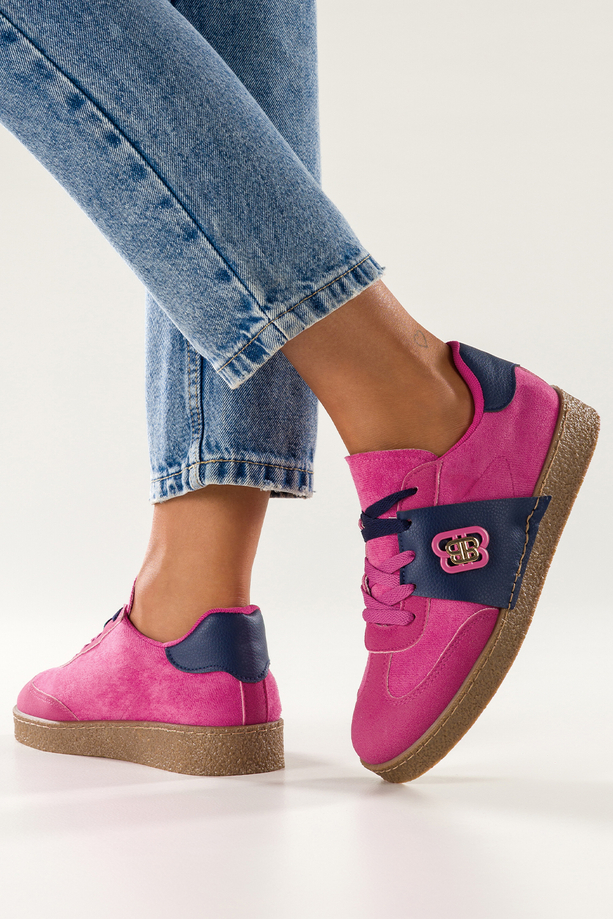 Fuksjowe sneakersy damskie buty sportowe na beżowej platformie podwójne sznurówki granatowe wstawki złota ozdoba Casu 0983