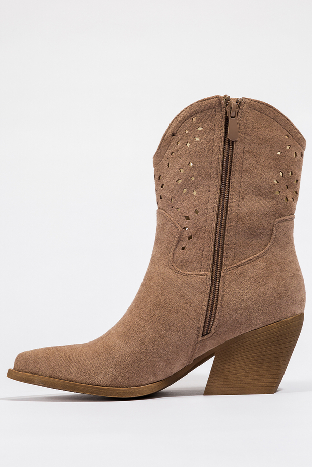 Beżowe botki damskie kowbojki ażurowe na szerokim ściętym klocku Casu JW25X7-K